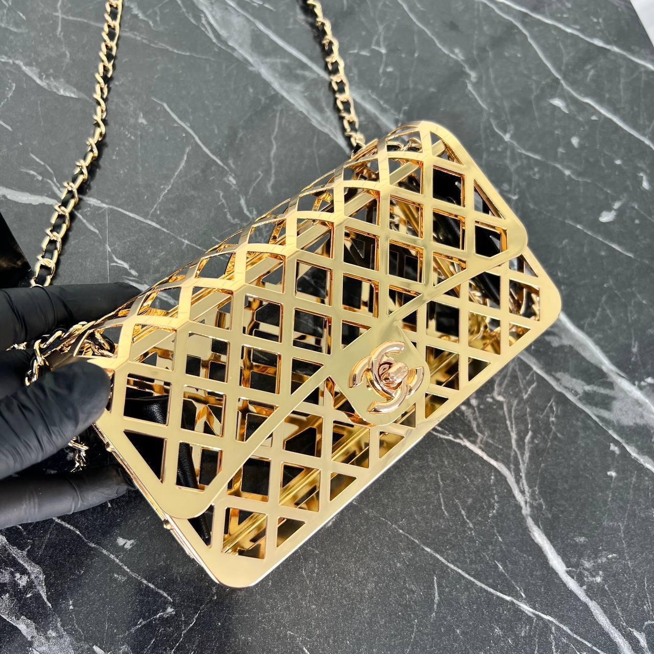 Chanel Altın Donanımlı Altın Metal Mini Kafes Flap Çanta 2021 - Glimmer of Luxury