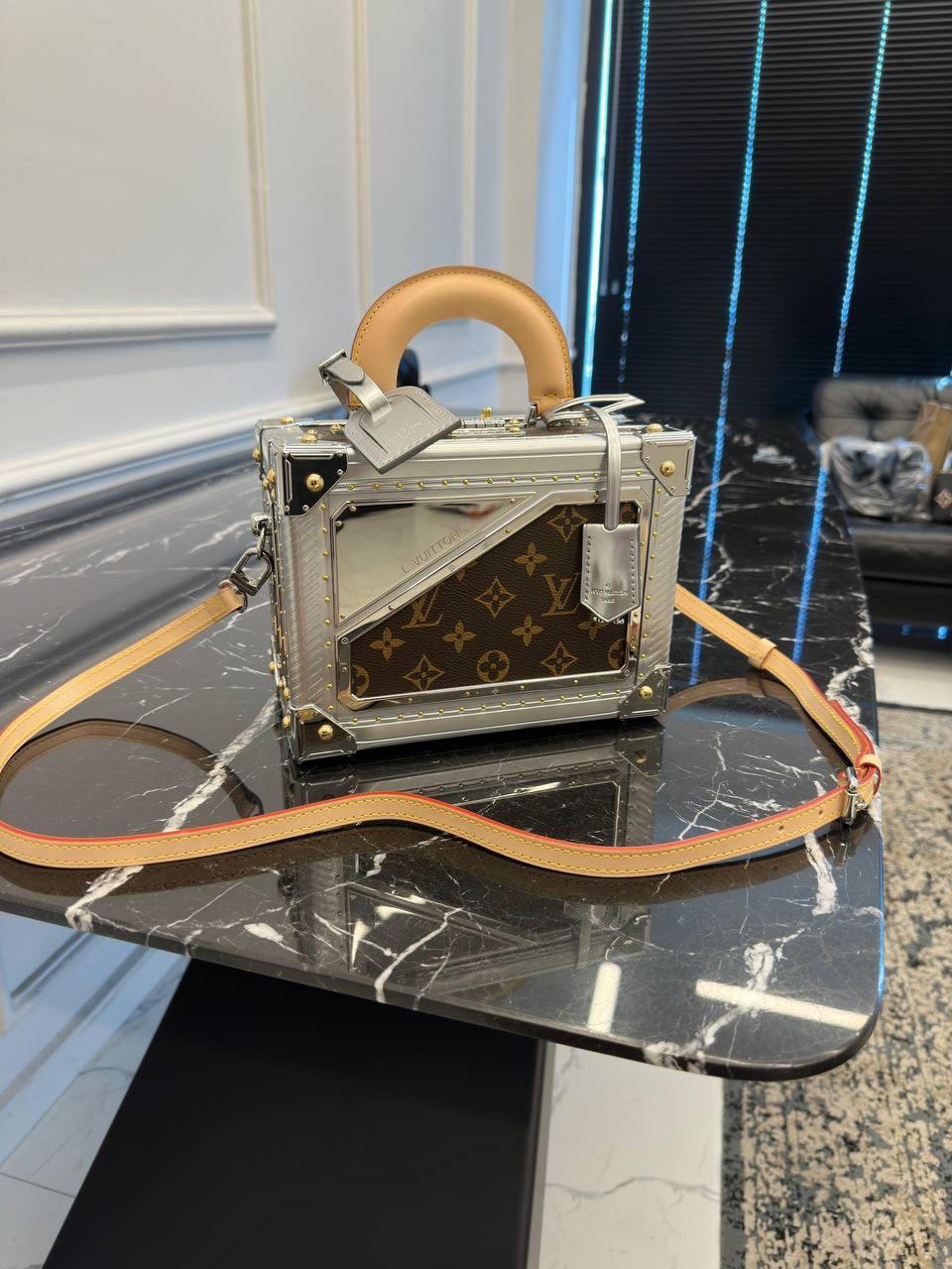 Louis Vuitton Uzay Gemisi Küçük Bavul - Glimmer of Luxury