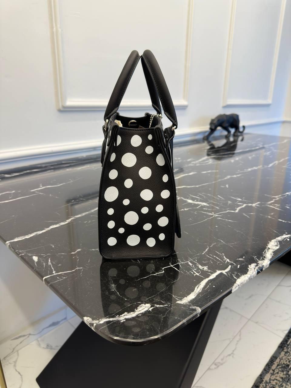 Louis Vuitton LV x YK OnTheGo PM Kadın Çantası - Glimmer of Luxury