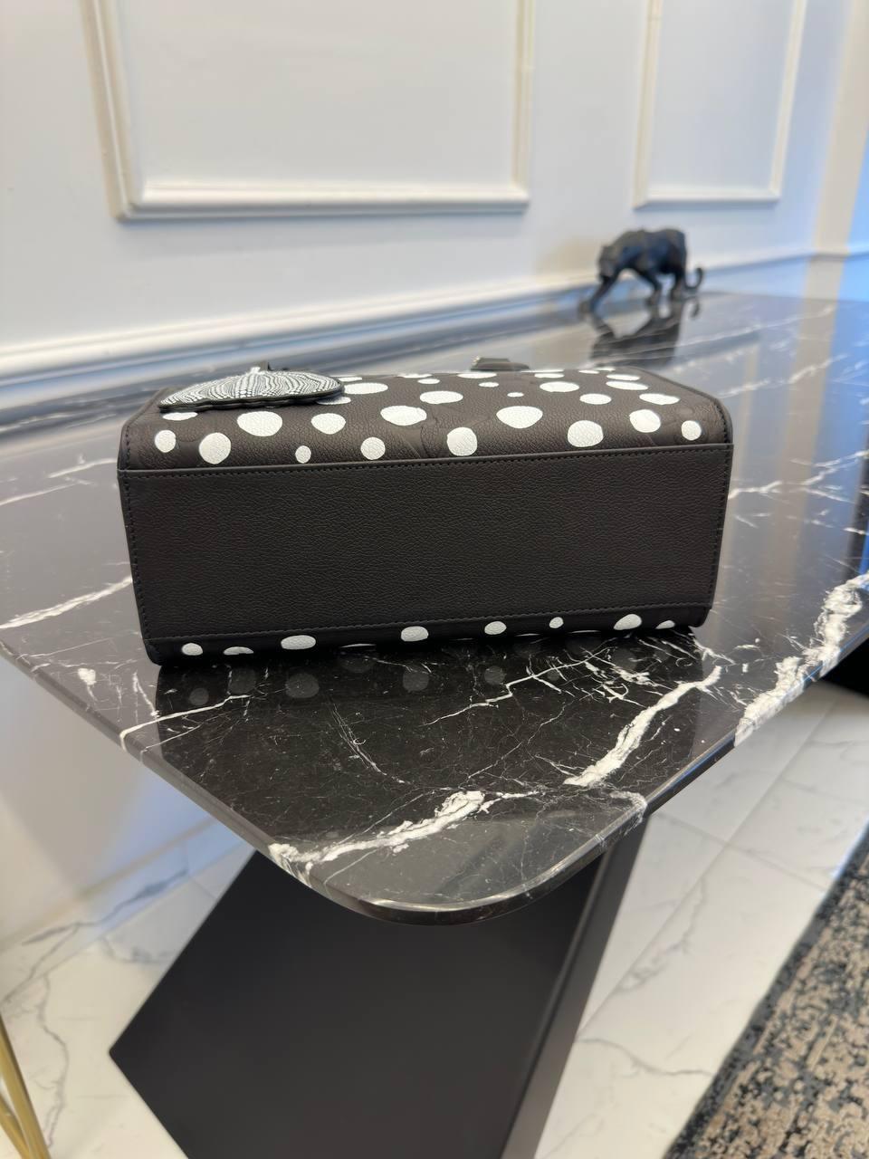 Louis Vuitton LV x YK OnTheGo PM Kadın Çantası - Glimmer of Luxury