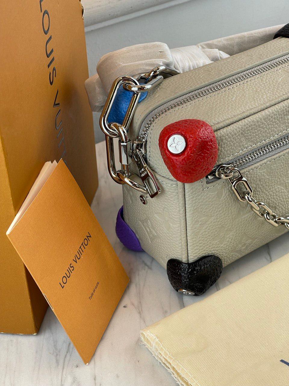 Louis Vuitton Mini Yumuşak Gövde Tebeşir, Stil Numarası M81606. - Glimmer of Luxury