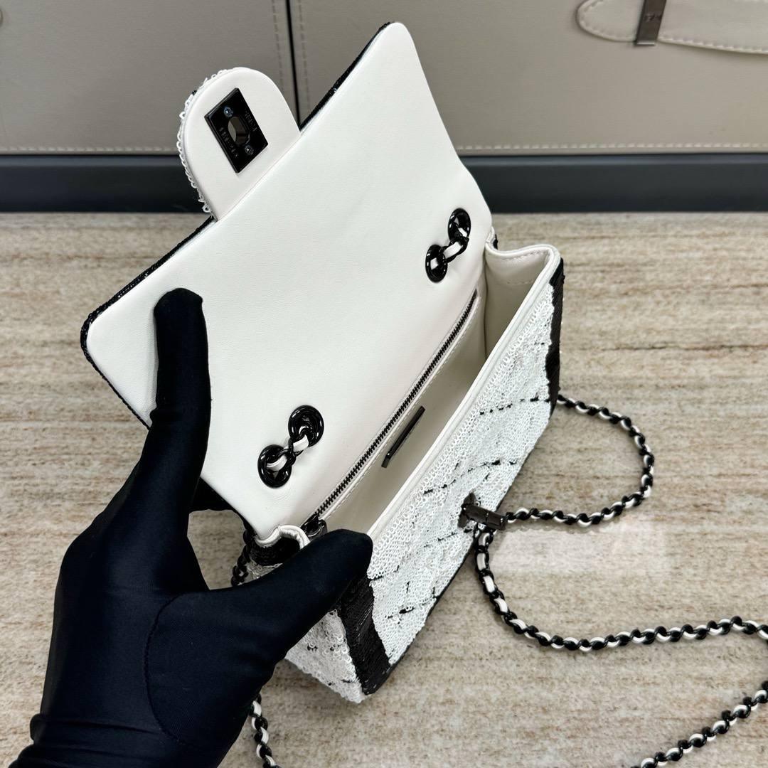 Chanel Sequin CC Küçük Tek Kanatlı Beyaz Siyah - Glimmer of Luxury