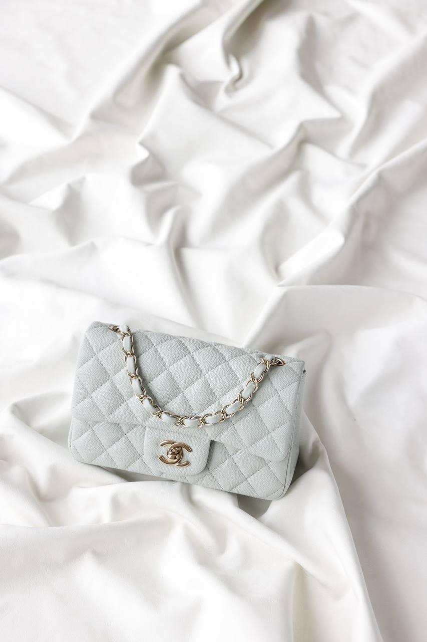 Chanel Klasik Orta Açık Mavi Havyar - Glimmer of Luxury