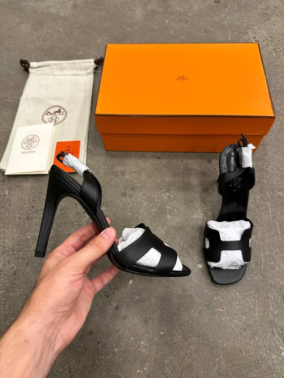 Hermes Ella 105 Sandal Siyah - Glimmer of Luxury