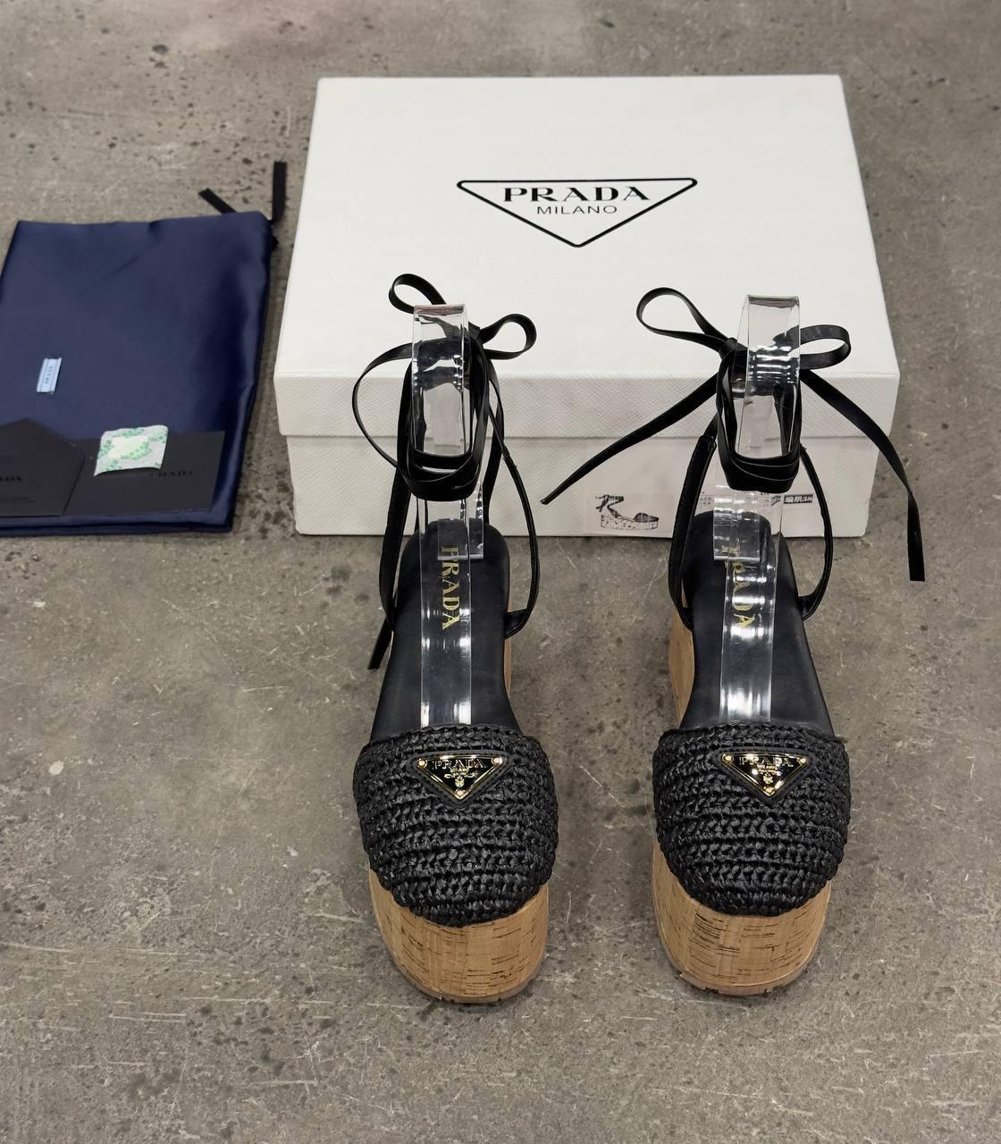 Prada Rafia Kama Topuklu Sandalet - Glimmer of Luxury