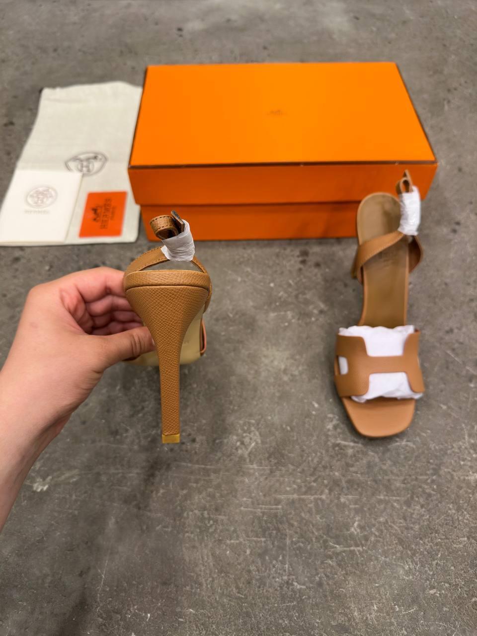 Hermès Ella 105 Sandal Altın - Glimmer of Luxury