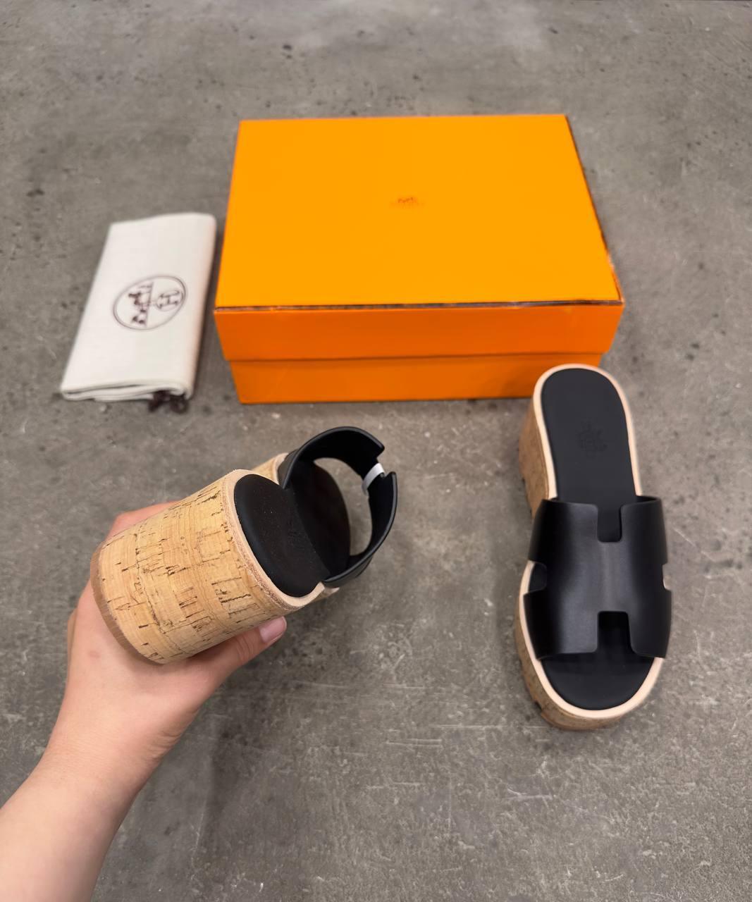 Hermès Eze Sandalet Siyah - Glimmer of Luxury