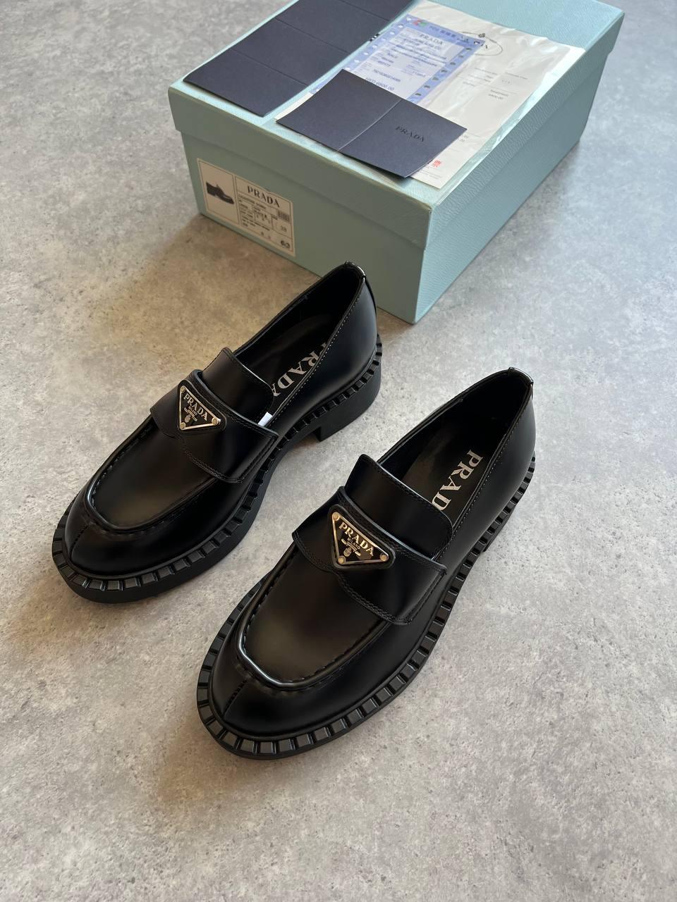Prada Fırçalanmış Deri Loafer - Glimmer of Luxury