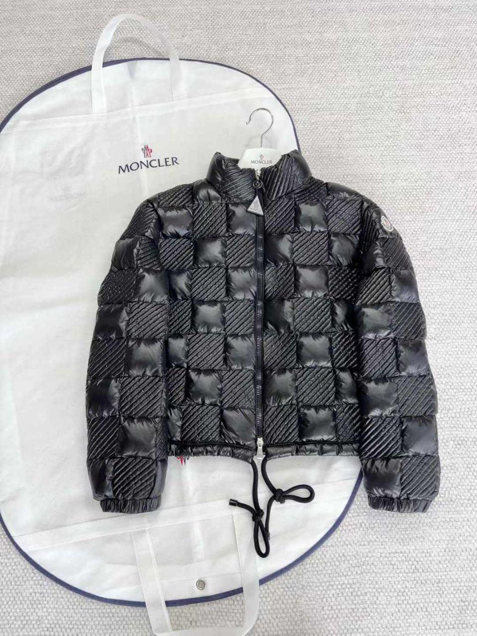 Moncler Ancy Mont - Glimmer of Luxury