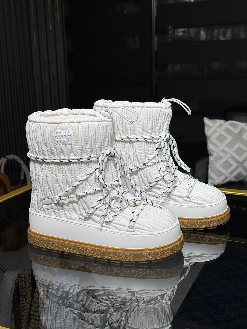 Miu Miu Kar Botu Beyaz - Glimmer of Luxury
