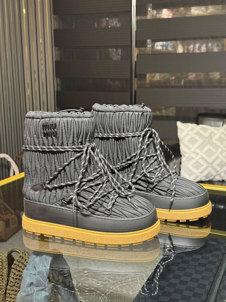 Miu Miu Kar Botu Siyah - Glimmer of Luxury