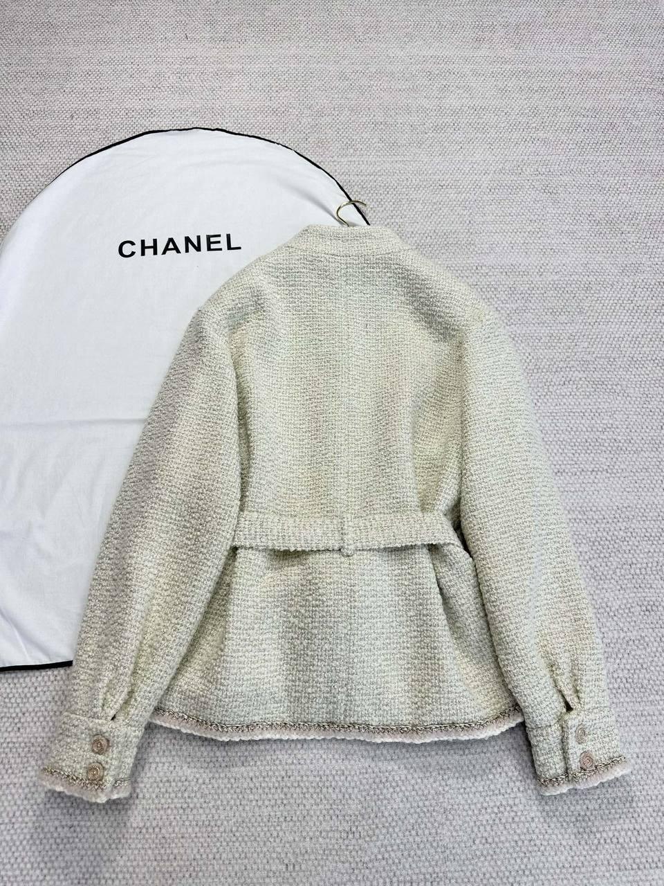 Chanel 2025 Kış 24K, NWT Kaşmir Tüvit Ekru Ceket Blazer W/ Kemerli, MSRP - Glimmer of Luxury
