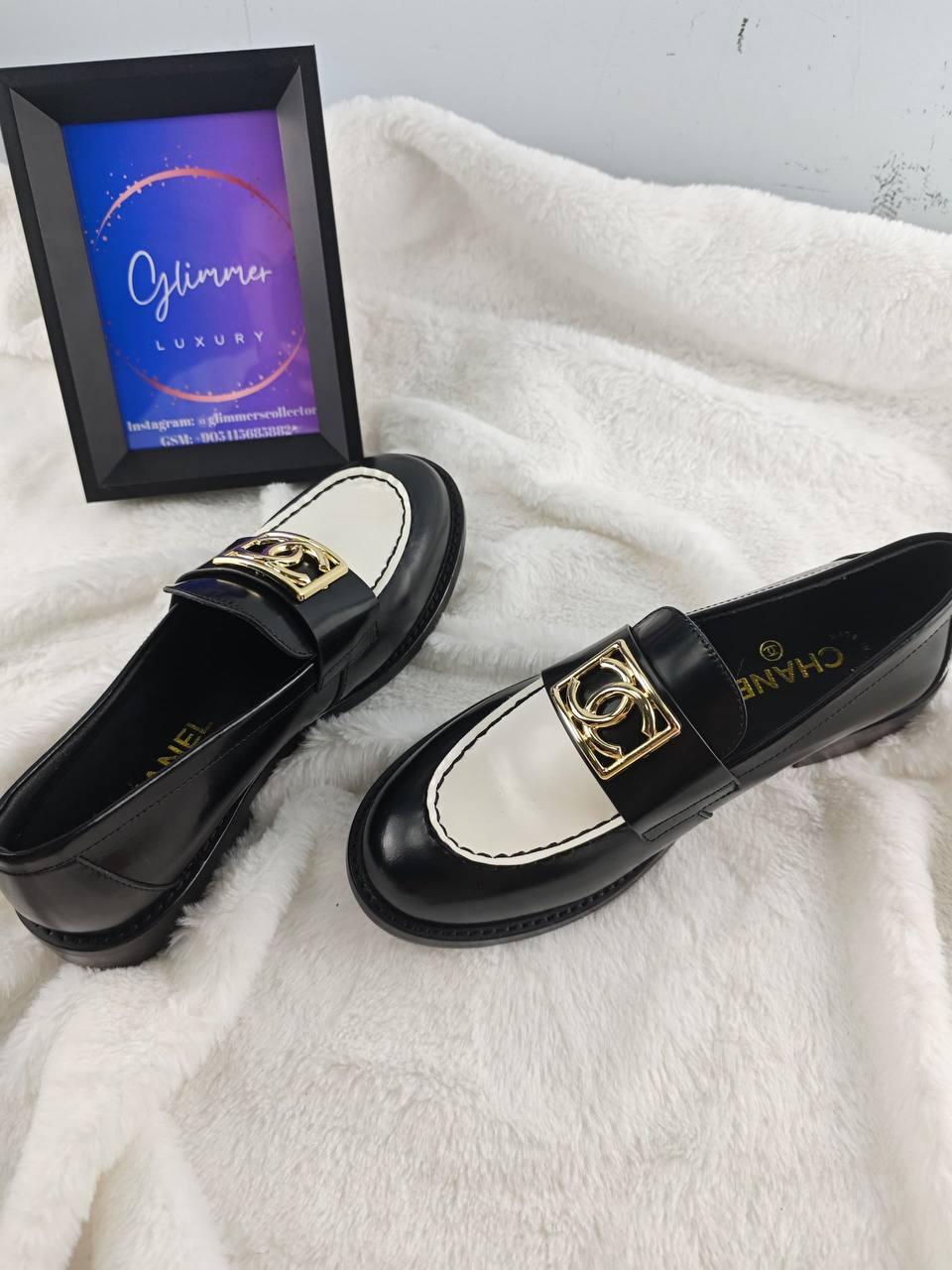 Chanel Parlak Dana Derisi CC Loafer Siyah Beyaz - Glimmer of Luxury