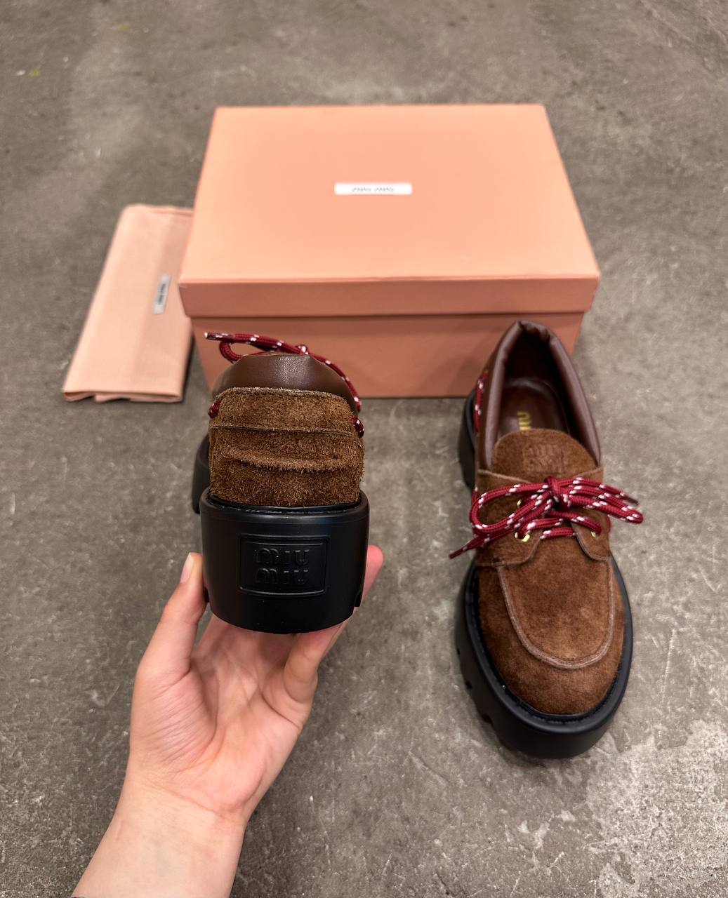 Miu Miu Süet Loafer - Glimmer of Luxury