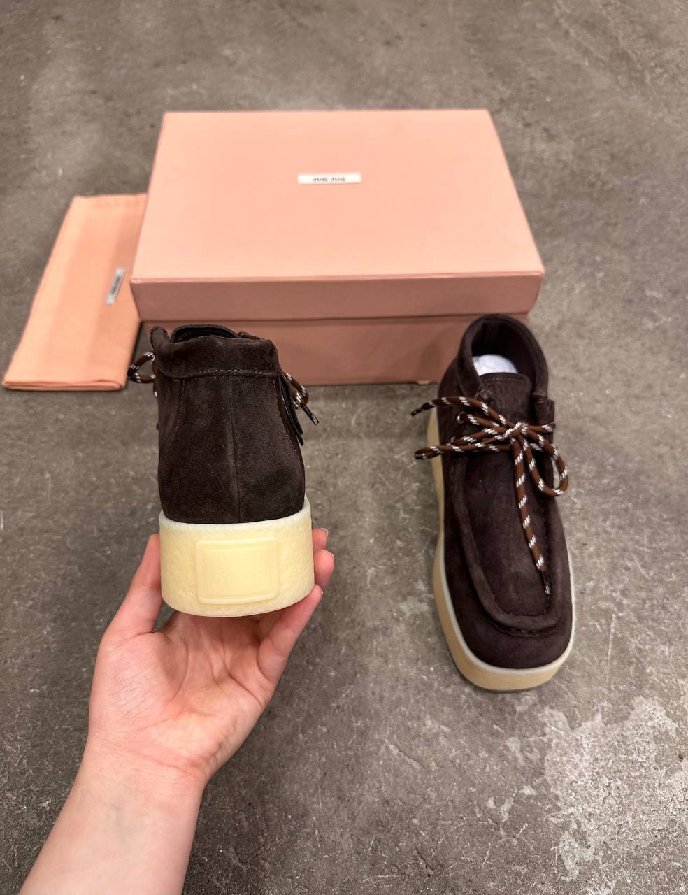 Miu Miu Süet Delave Dolgu Dolgulu Bilekte Botlar - Glimmer of Luxury