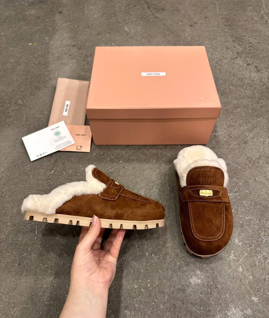 Miu Miu Süet ve Kürklü Terlik - Glimmer of Luxury