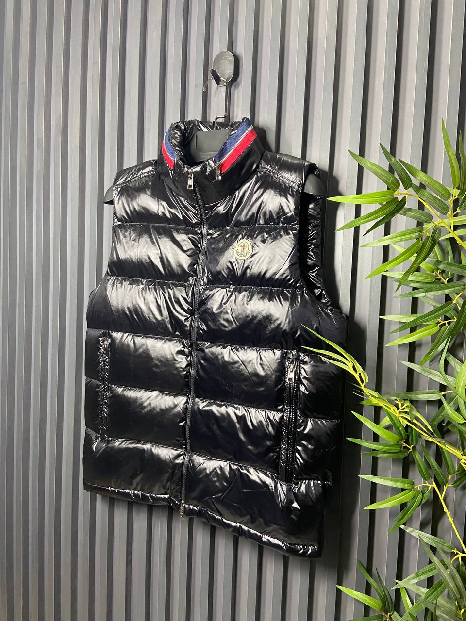 Moncler Kaz Tüyü Dolgulu Yelek - Glimmer of Luxury