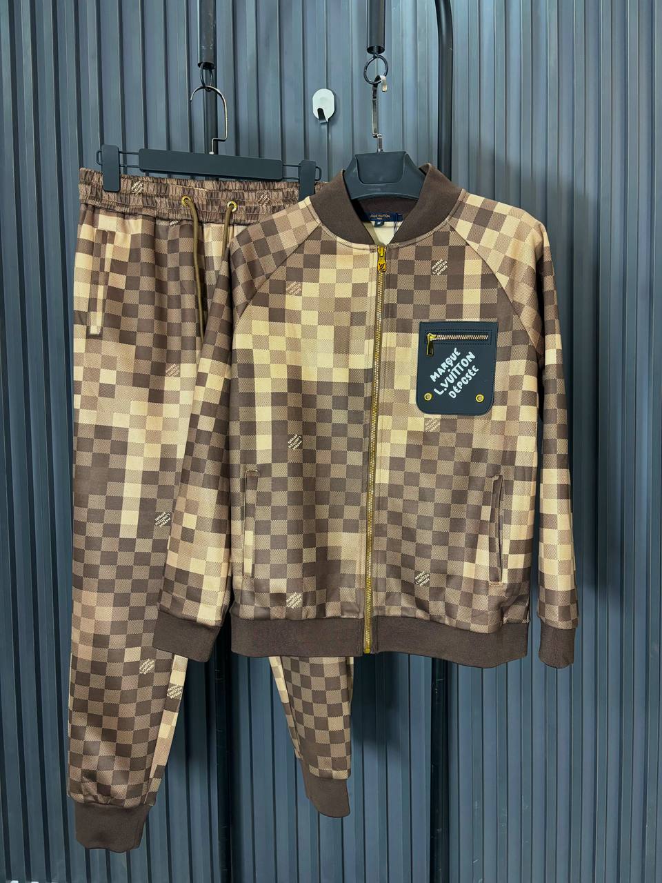 LV S25 Erkek Eşofman Takımı - Glimmer of Luxury