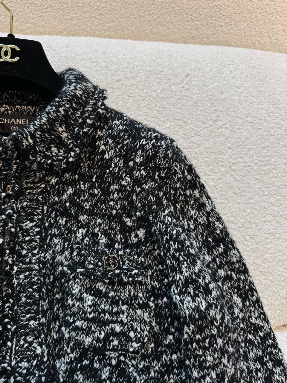 Chanel 25B Plaid Pattern Tweed Jacket