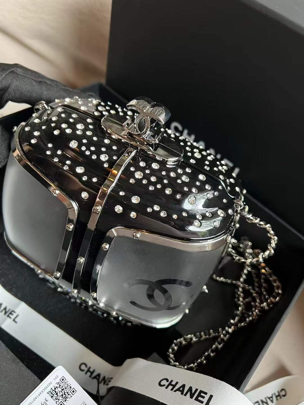 Chanel Cruise 26 Camellia Kristal Minaudière – Limited Edition