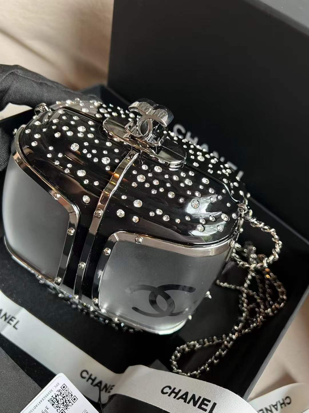 Chanel Cruise 26 Camellia Kristal Minaudière – Limited Edition