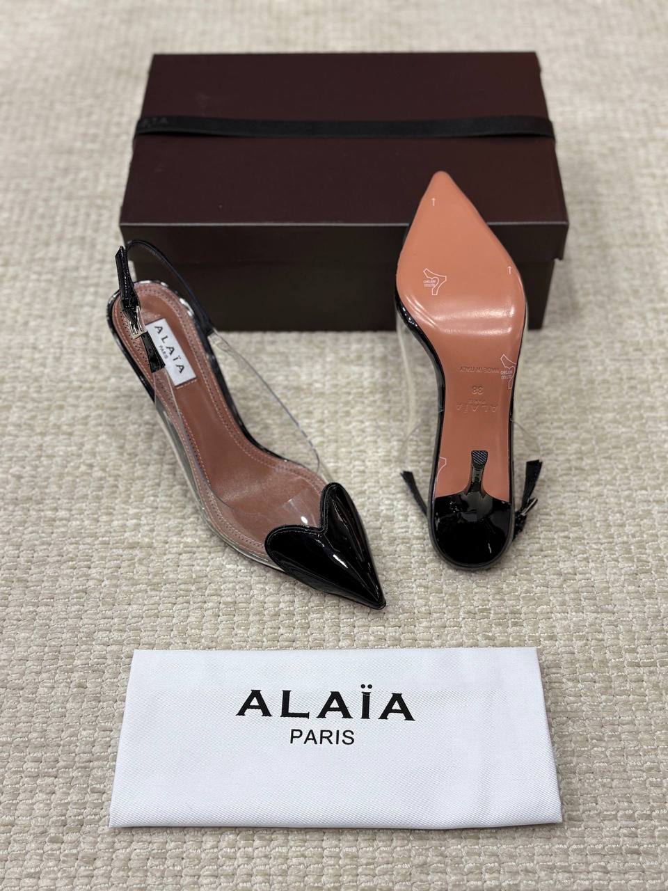 ALAIA LE CŒUR Open Back Open Back in Patent Lambskin