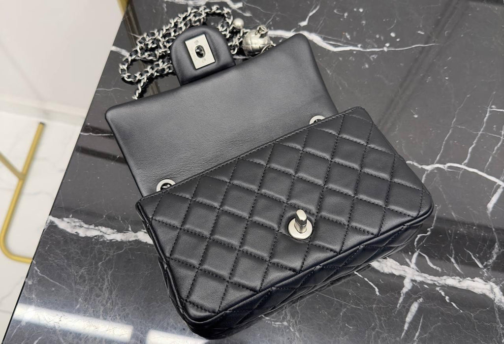 Chanel Klasik Mini Çanta - Glimmer of Luxury