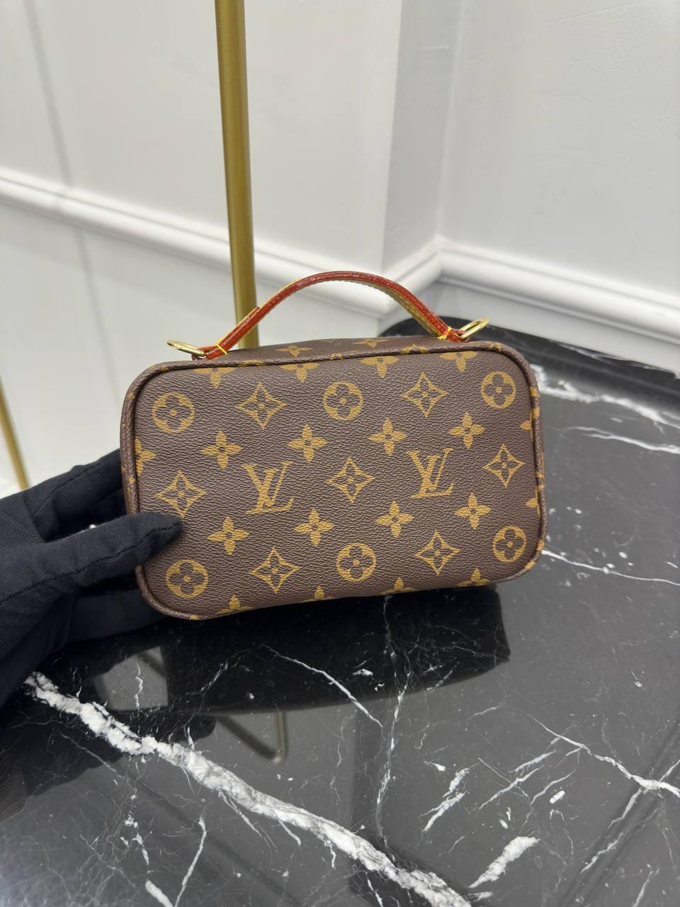 Louis Vuitton Çapraz Utility Deri Çanta - Glimmer of Luxury