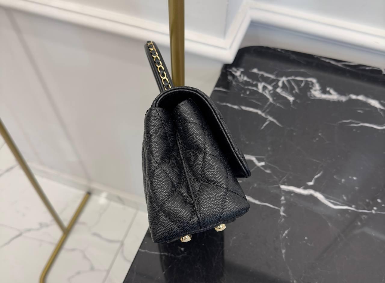 Chanel Küçük 24cm Coco Saplı Kapak Siyah Havyar Derisi Çanta - Glimmer of Luxury