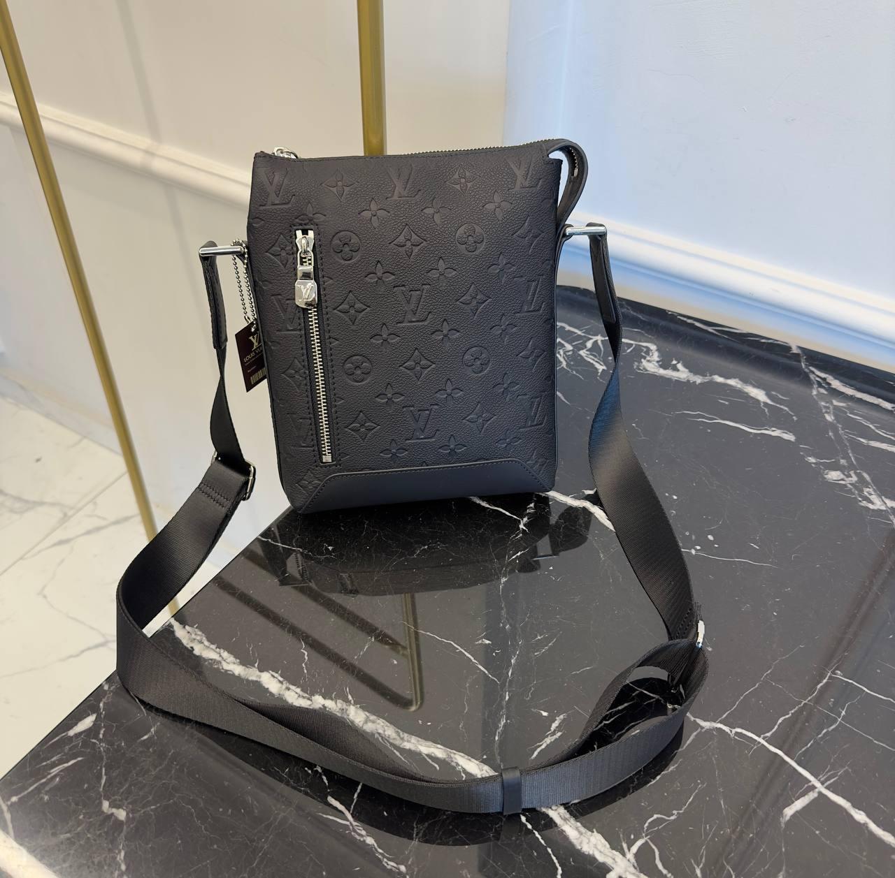 Louis Vuitton Damier Infini Discovery Messenger BB Onyx - Glimmer of Luxury