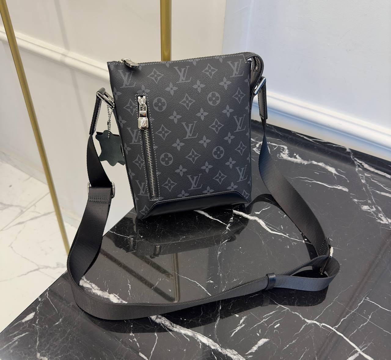 Louis Vuitton Damier Infini Discovery Messenger BB Onyx - Glimmer of Luxury