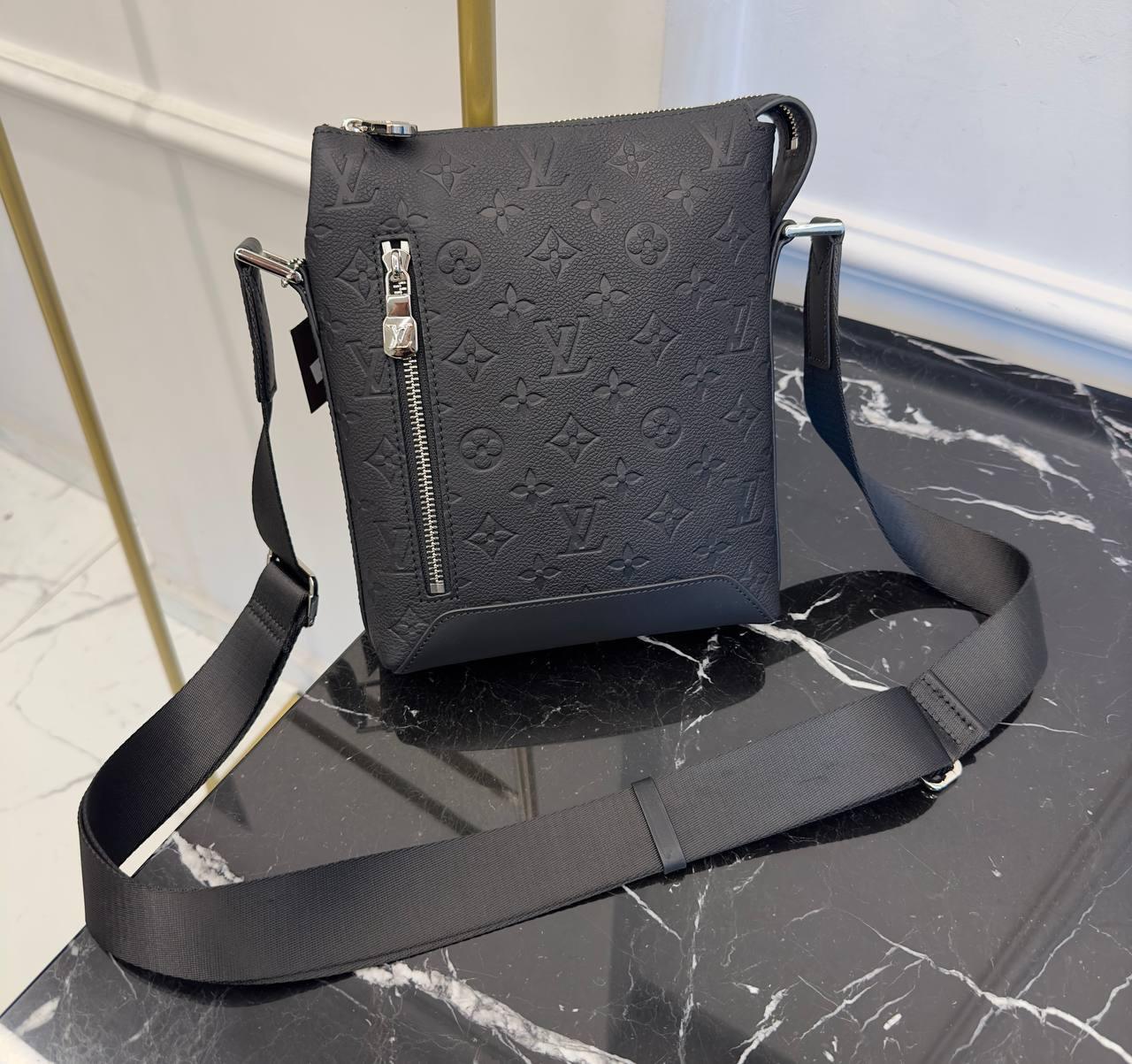Louis Vuitton Damier Infini Discovery Messenger BB Onyx - Glimmer of Luxury