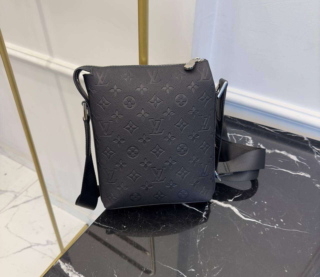 Louis Vuitton Damier Infini Discovery Messenger BB Onyx - Glimmer of Luxury