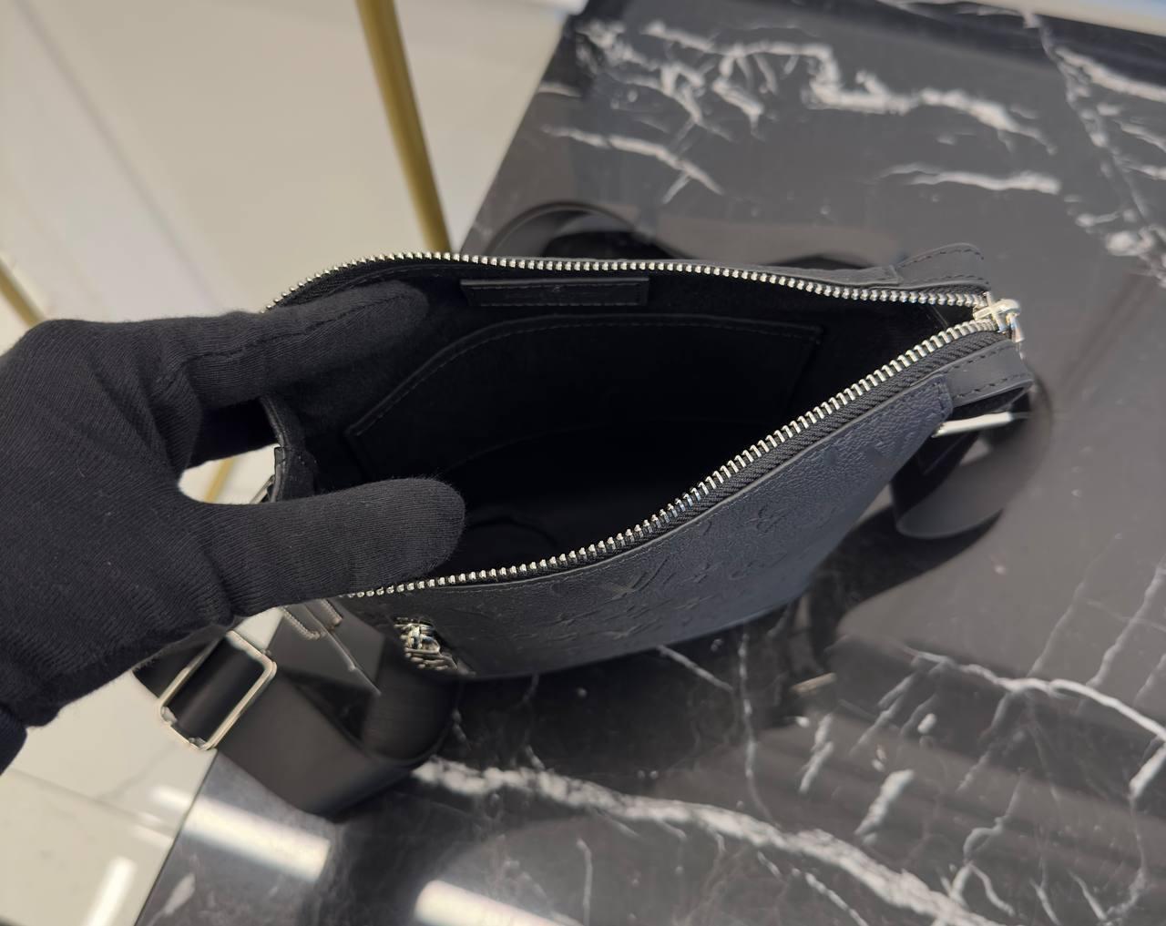 Louis Vuitton Damier Infini Discovery Messenger BB Onyx - Glimmer of Luxury