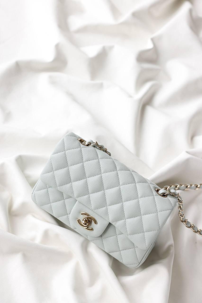 Chanel Klasik Orta Açık Mavi Havyar - Glimmer of Luxury