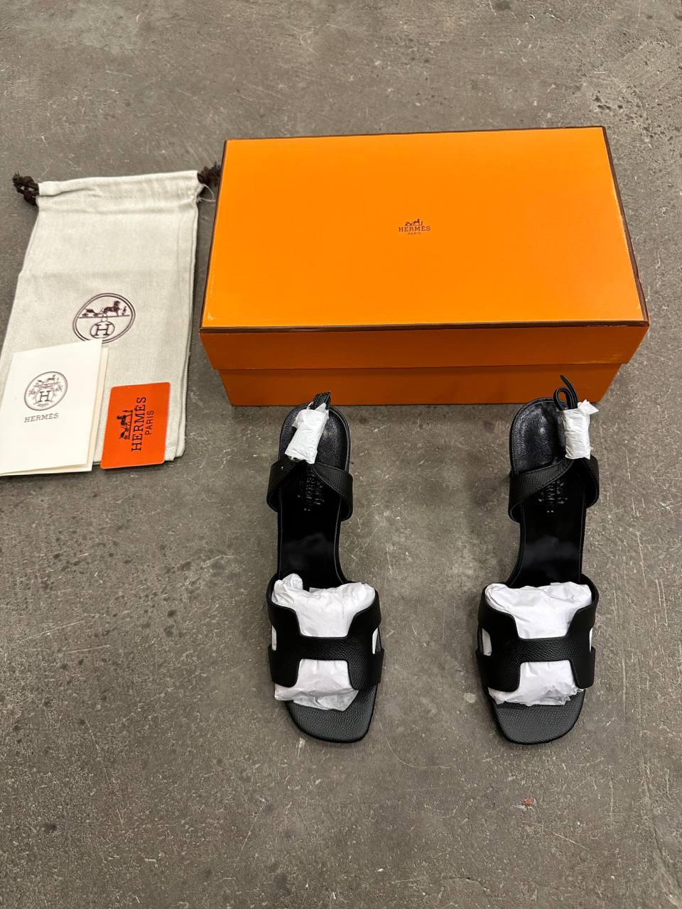 Hermes Ella 105 Sandal Siyah - Glimmer of Luxury