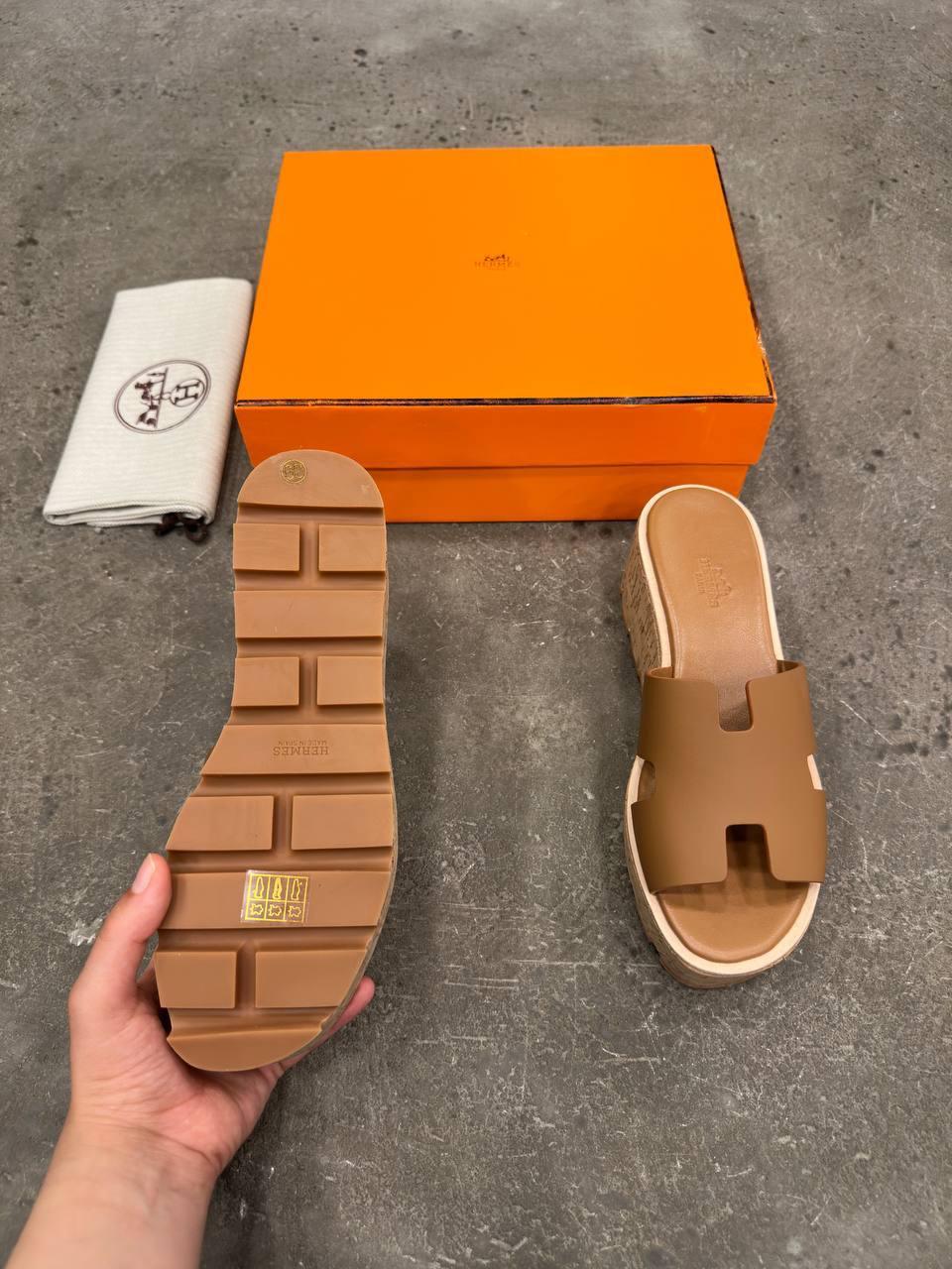 Hermès Eze Sandalet Altın - Glimmer of Luxury