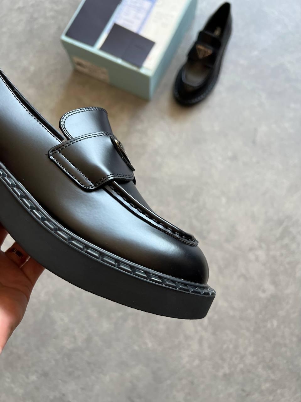 Prada Fırçalanmış Deri Loafer - Glimmer of Luxury