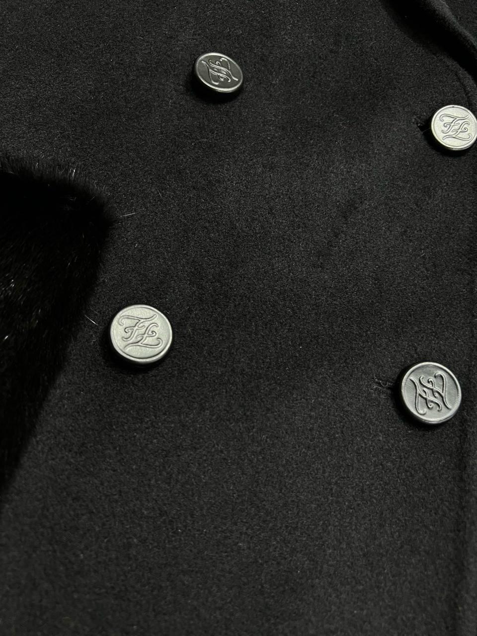 FENDI FF Cepli Kürk Manto - Glimmer of Luxury