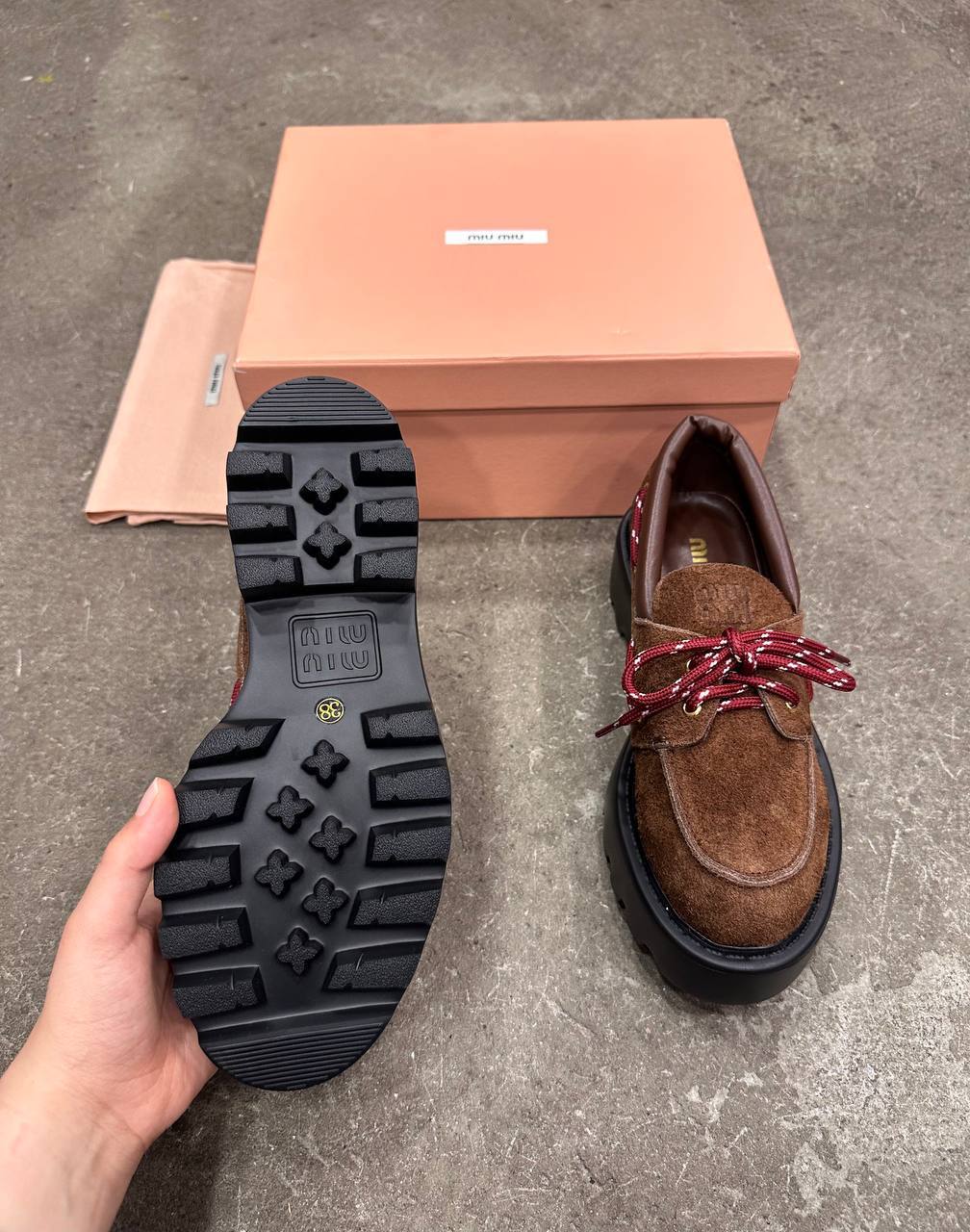 Miu Miu Süet Loafer - Glimmer of Luxury