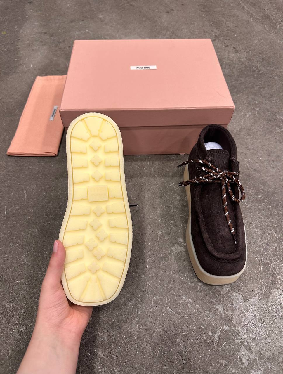 Miu Miu Süet Delave Dolgu Dolgulu Bilekte Botlar - Glimmer of Luxury