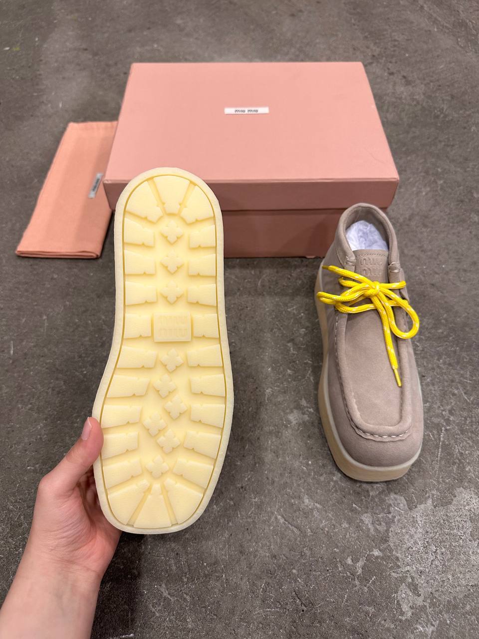 Miu Miu Süet Delave Dolgu Dolgulu Bilekte Botlar - Glimmer of Luxury