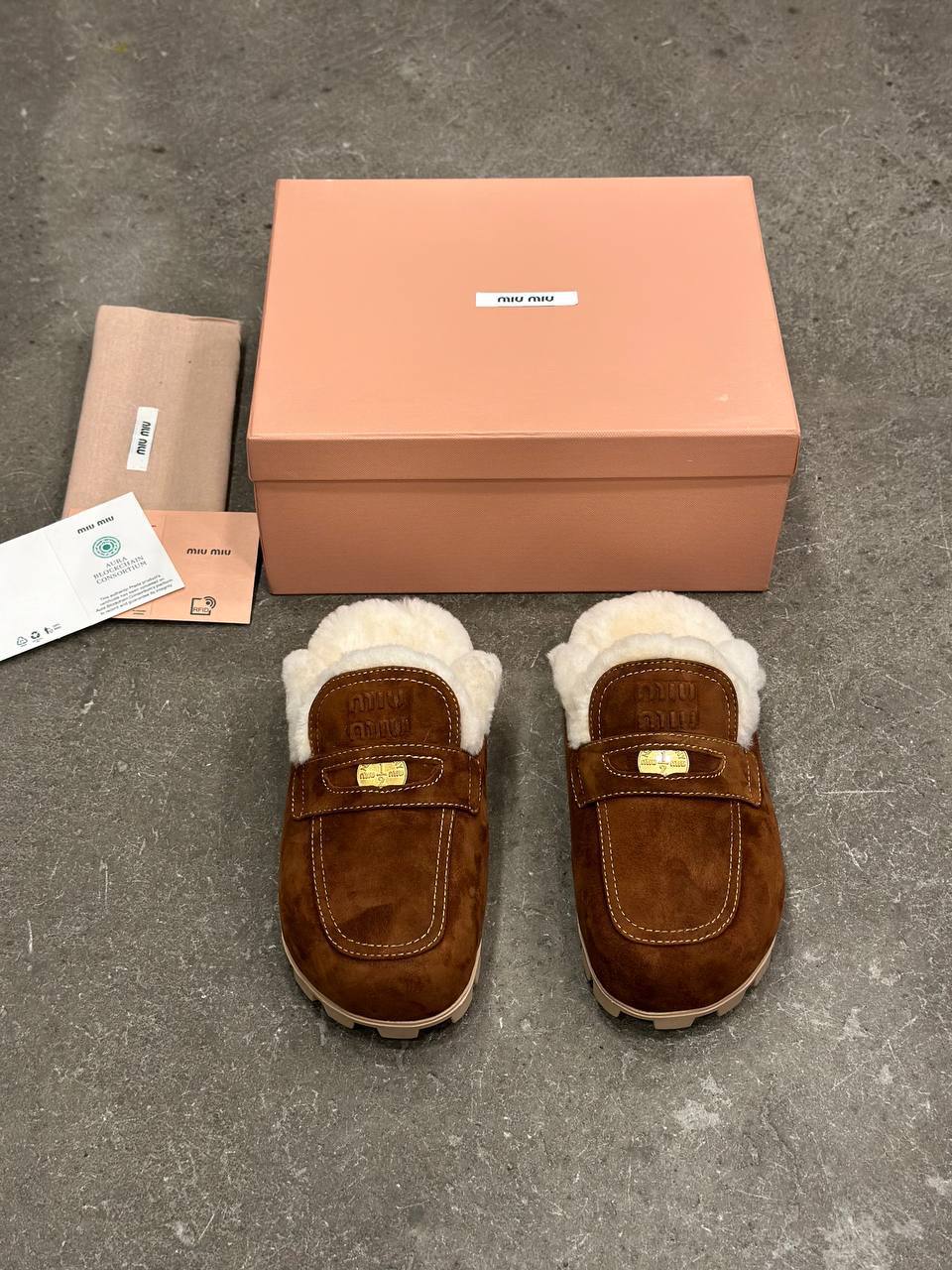Miu Miu Süet ve Kürklü Terlik - Glimmer of Luxury