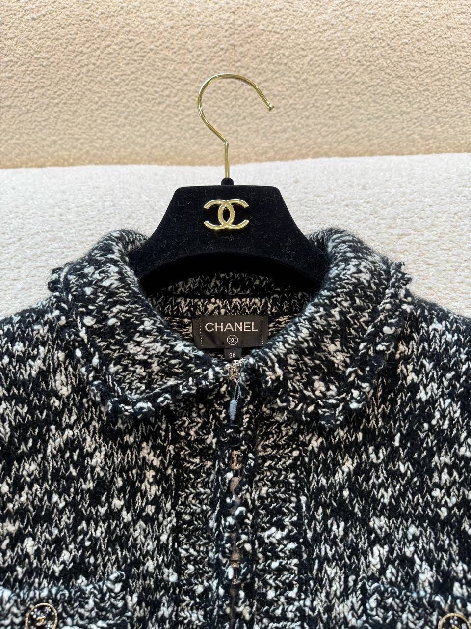 Chanel 25B Plaid Pattern Tweed Jacket