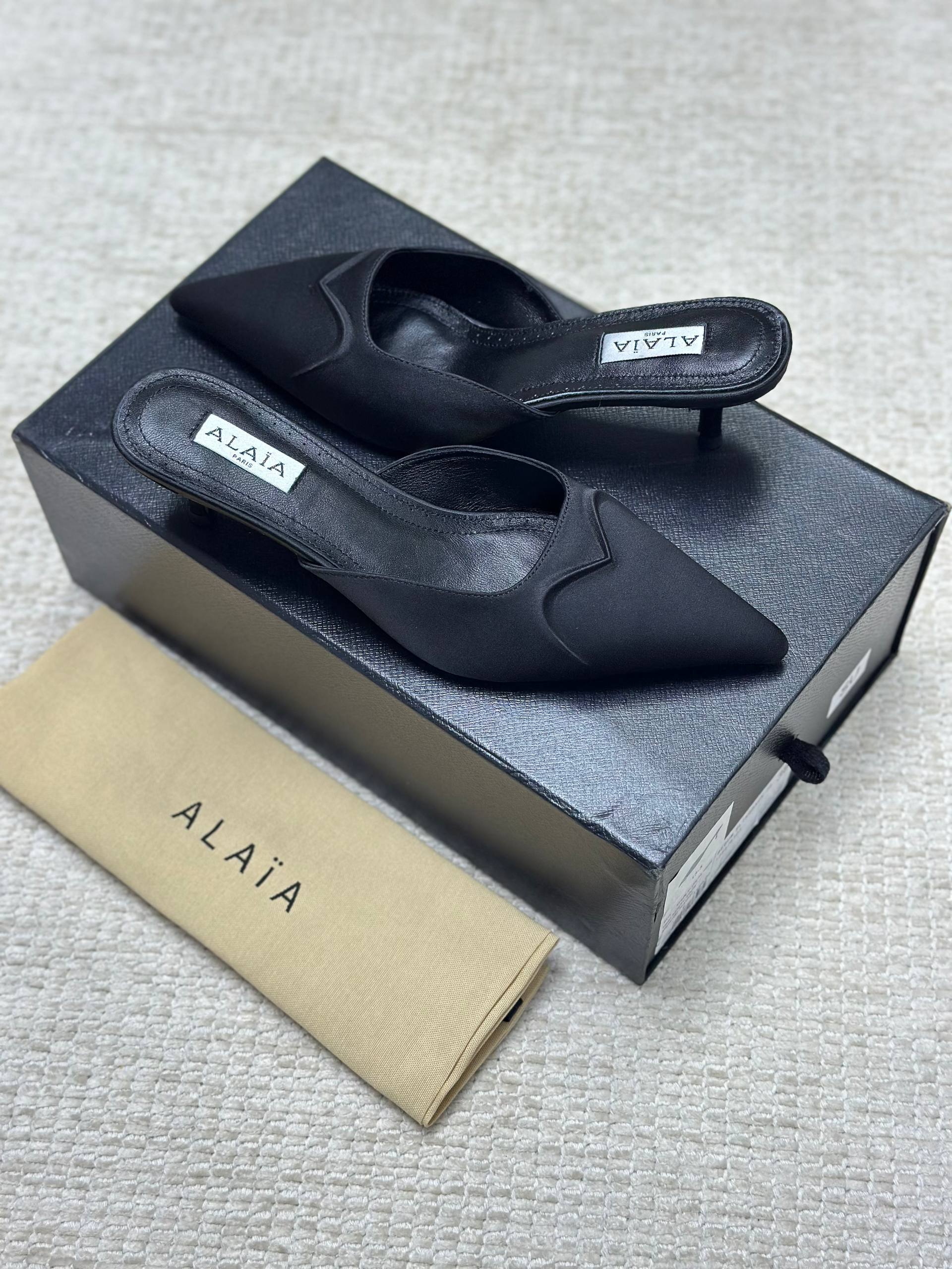 ALAIA LE COEUR 3D Slippers