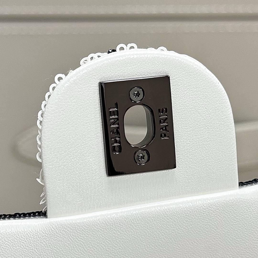 Chanel Sequin CC Küçük Tek Kanatlı Beyaz Siyah - Glimmer of Luxury