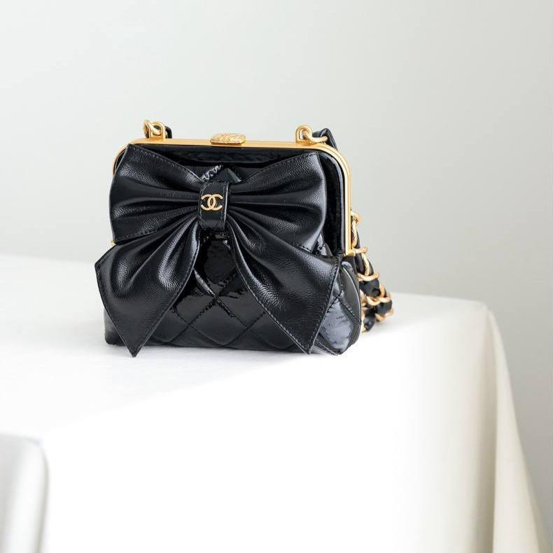 Chanel CC Mini 13 Siyah Kuzu Derisi Kayışlı Clutch - Glimmer of Luxury