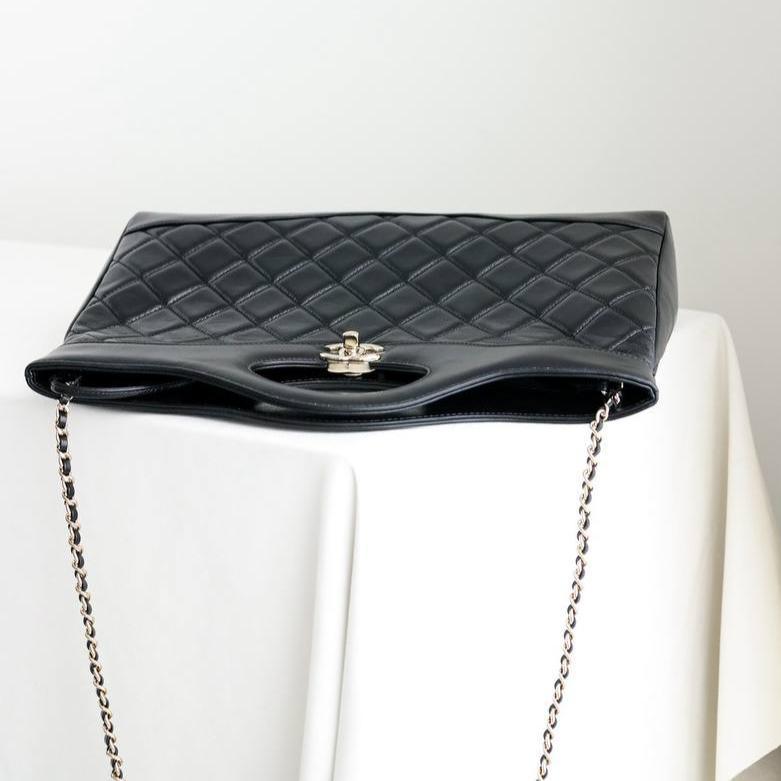 Chanel Parlak Kuzu Derisi Kapitone 31' Alışveriş Çantası Siyah - Glimmer of Luxury