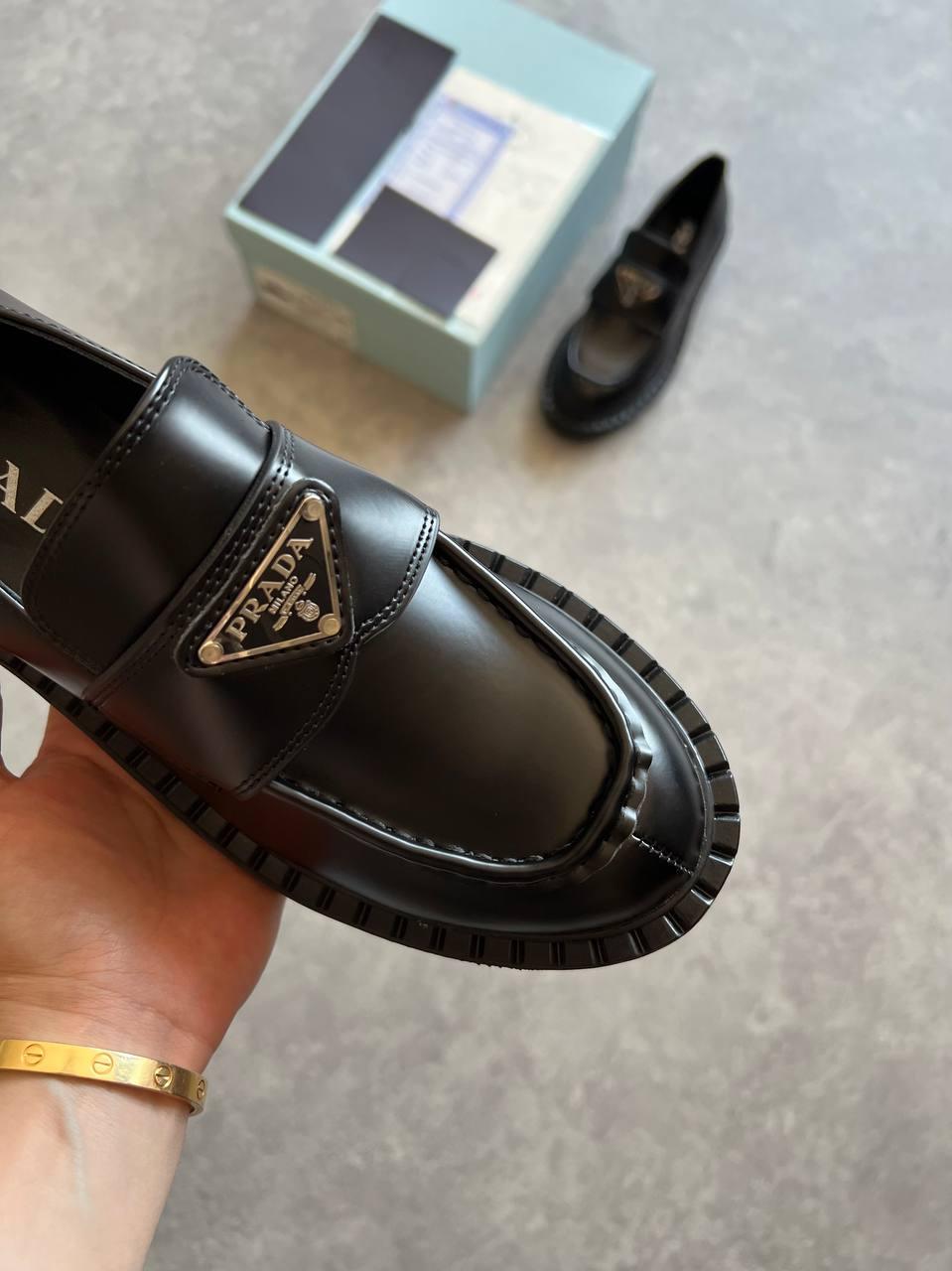 Prada Fırçalanmış Deri Loafer - Glimmer of Luxury