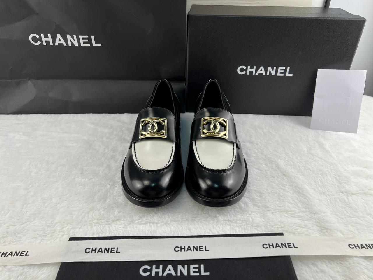 Chanel Parlak Dana Derisi CC Loafer Siyah Beyaz - Glimmer of Luxury